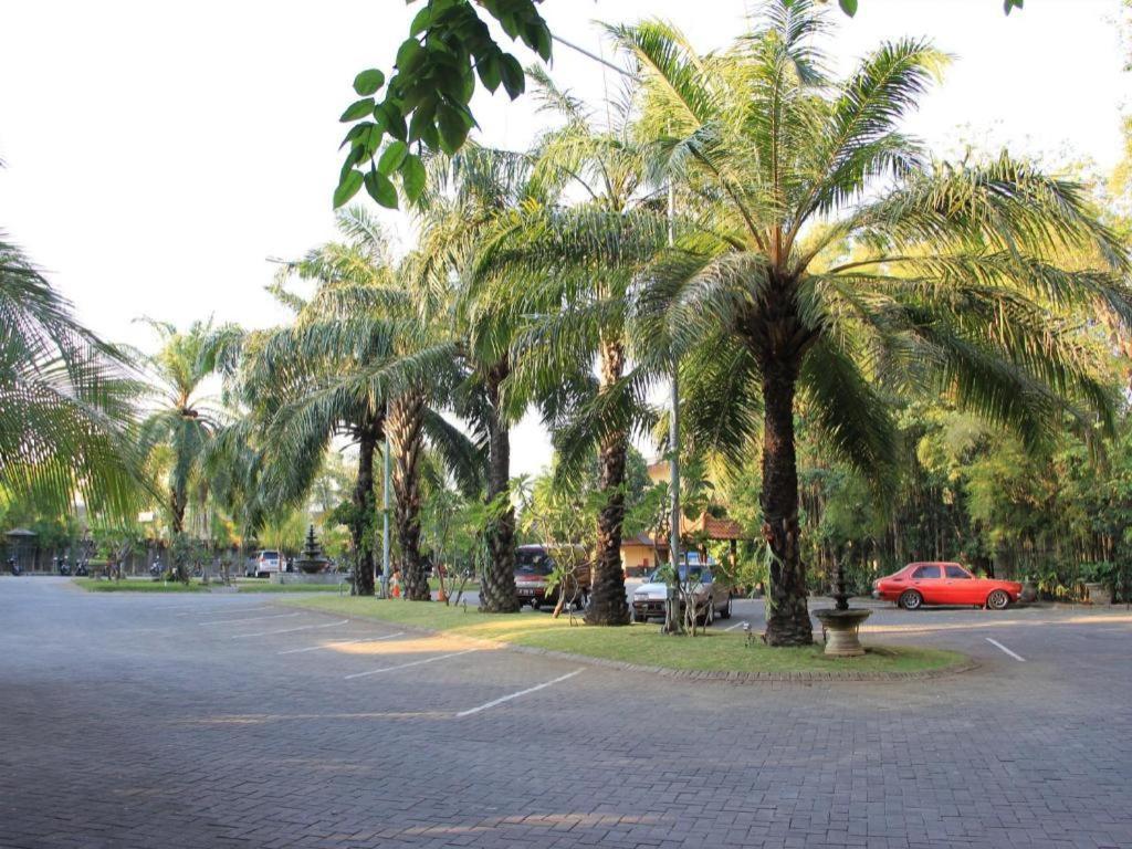 Narita Classic Hotel Surabaya Buitenkant foto