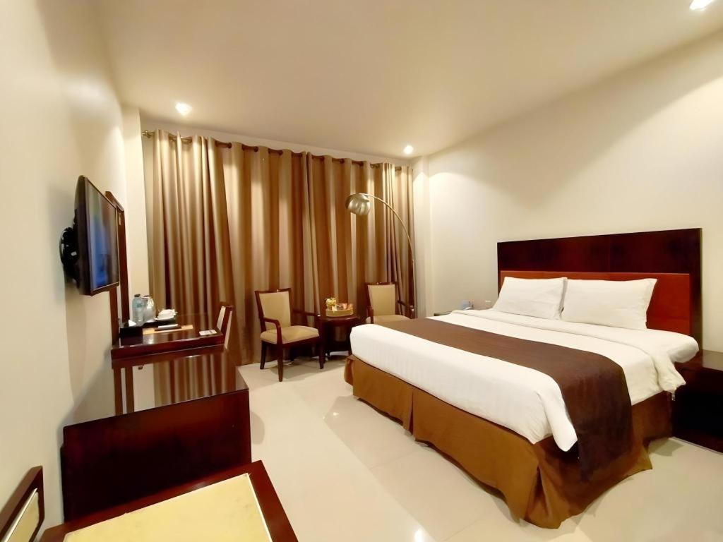 Narita Classic Hotel Surabaya Buitenkant foto