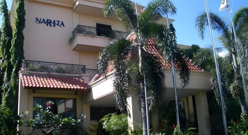 Narita Classic Hotel Surabaya Buitenkant foto