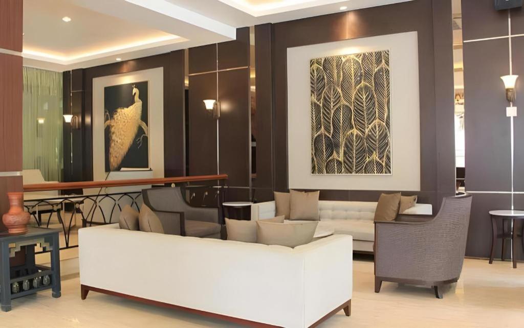 Narita Classic Hotel Surabaya Buitenkant foto